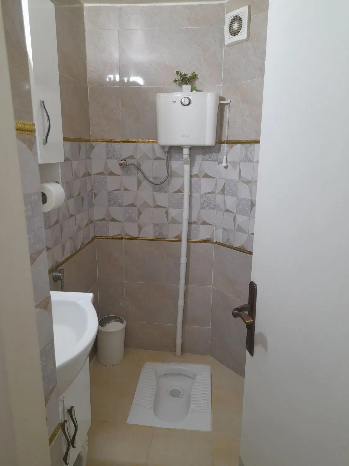 ۶۱ متری دوخوابه باشگاه نفت