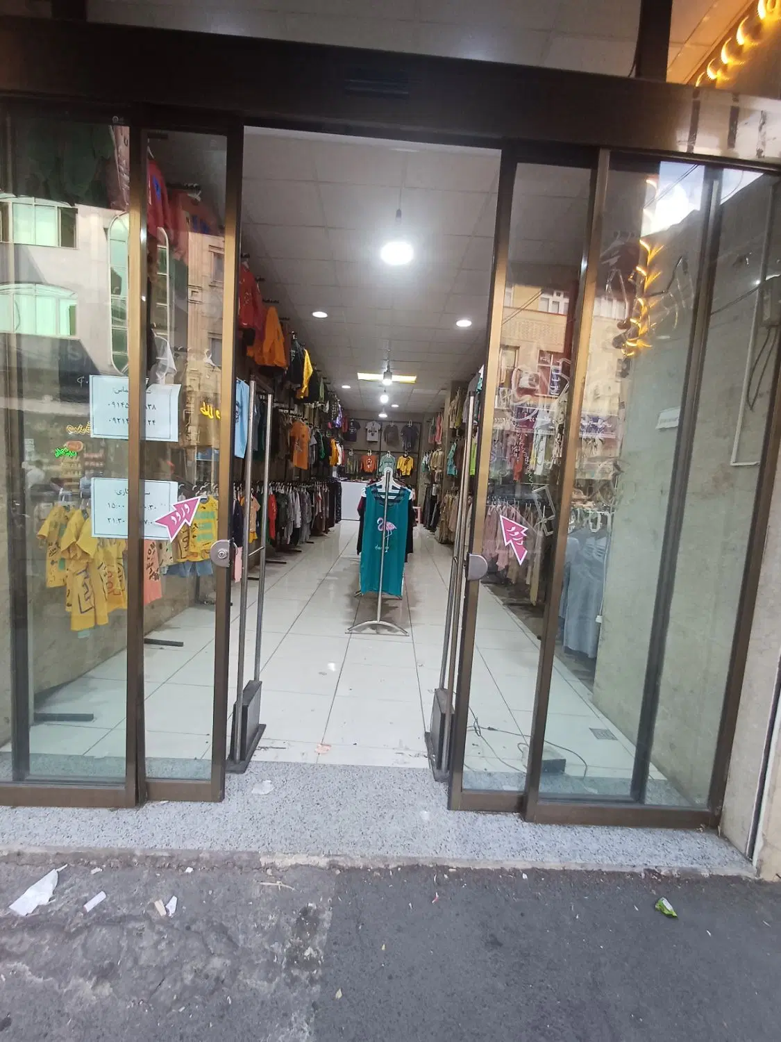 مغازه در بر خیابان عباسی ایستگاه طاق