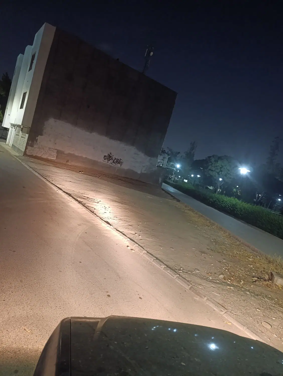 زمین خالی حسابی جنوبی 181متر تراکم 4طبقه