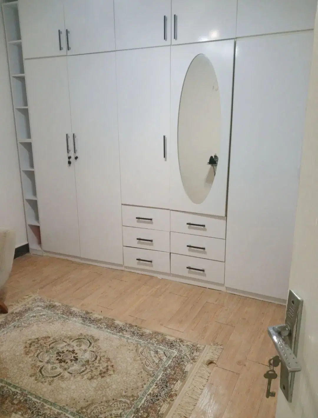 ۹۰ متر ۲ خواب خیابان ۸ دی