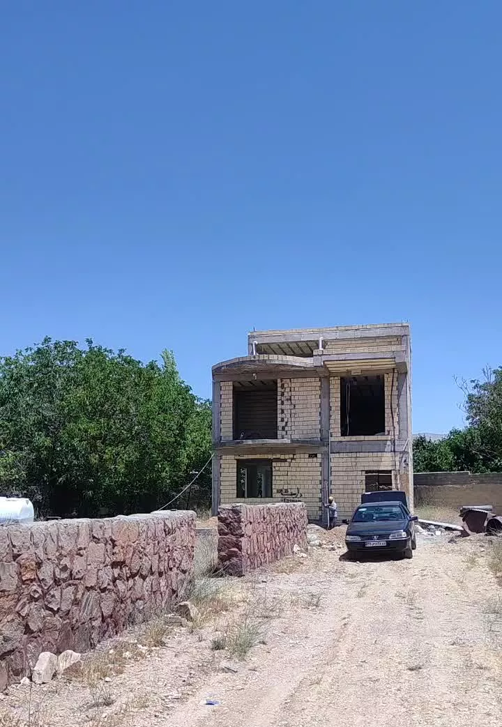 زمین گیلاوند حصار بالا