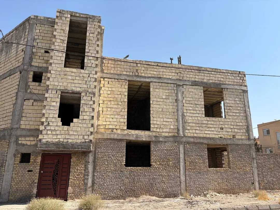خانه نیمه ساز