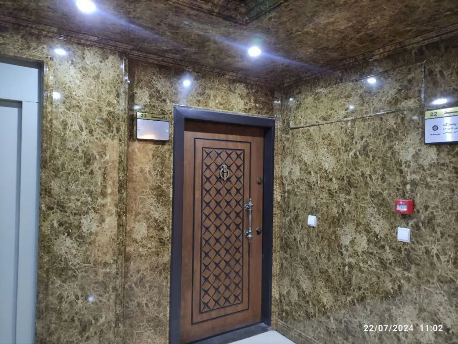 دفتر اداری بر خیابان جی