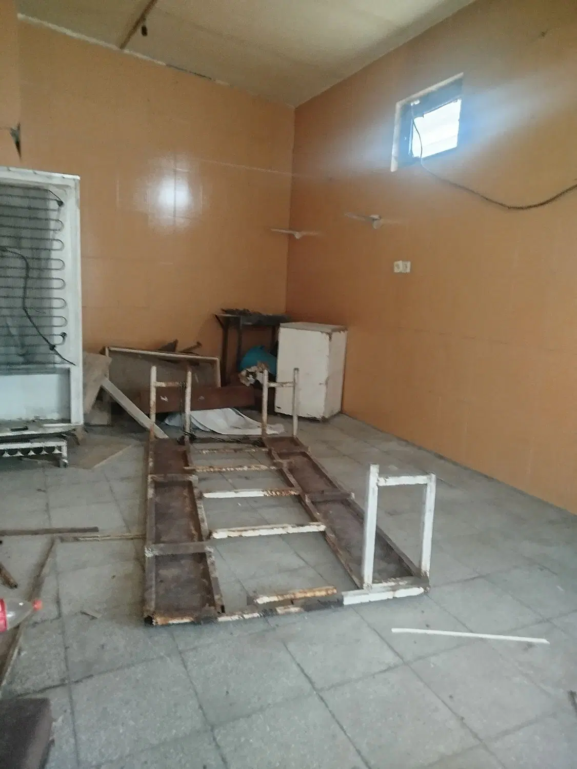 مغازه سر قفلی تاریکه بازار