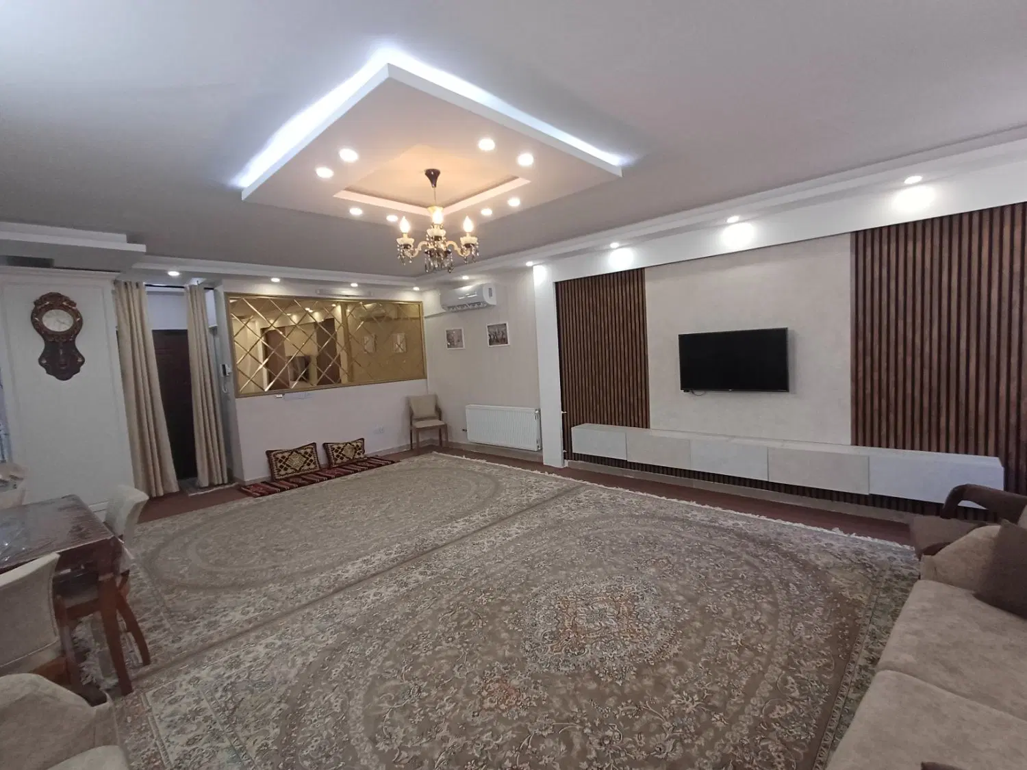 101 متر_ فول بازسازی_حسابی19_ ۵ واحد_ روبه خیابان