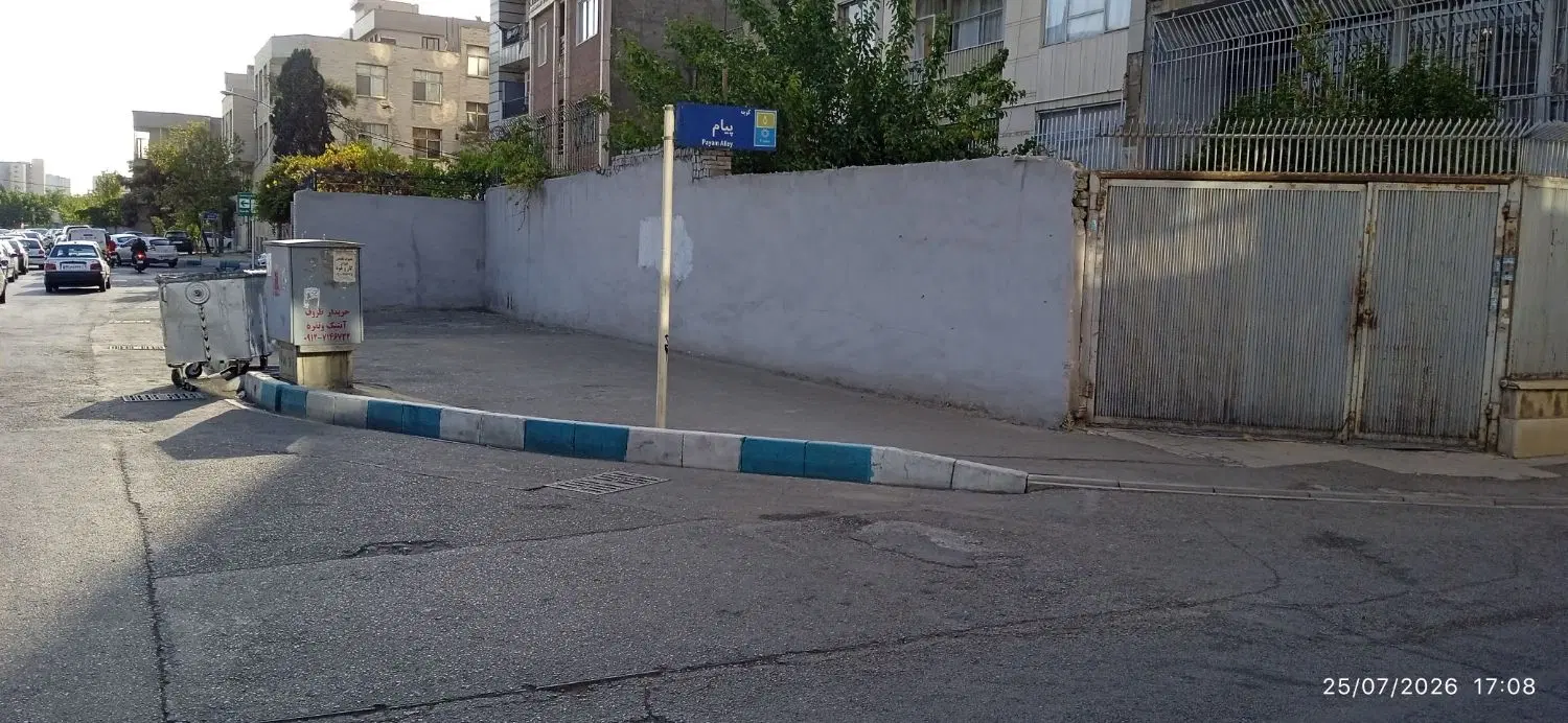 ۲۱۰ متر دو نبش + ۳ طبقه بنا + سند تک برگ