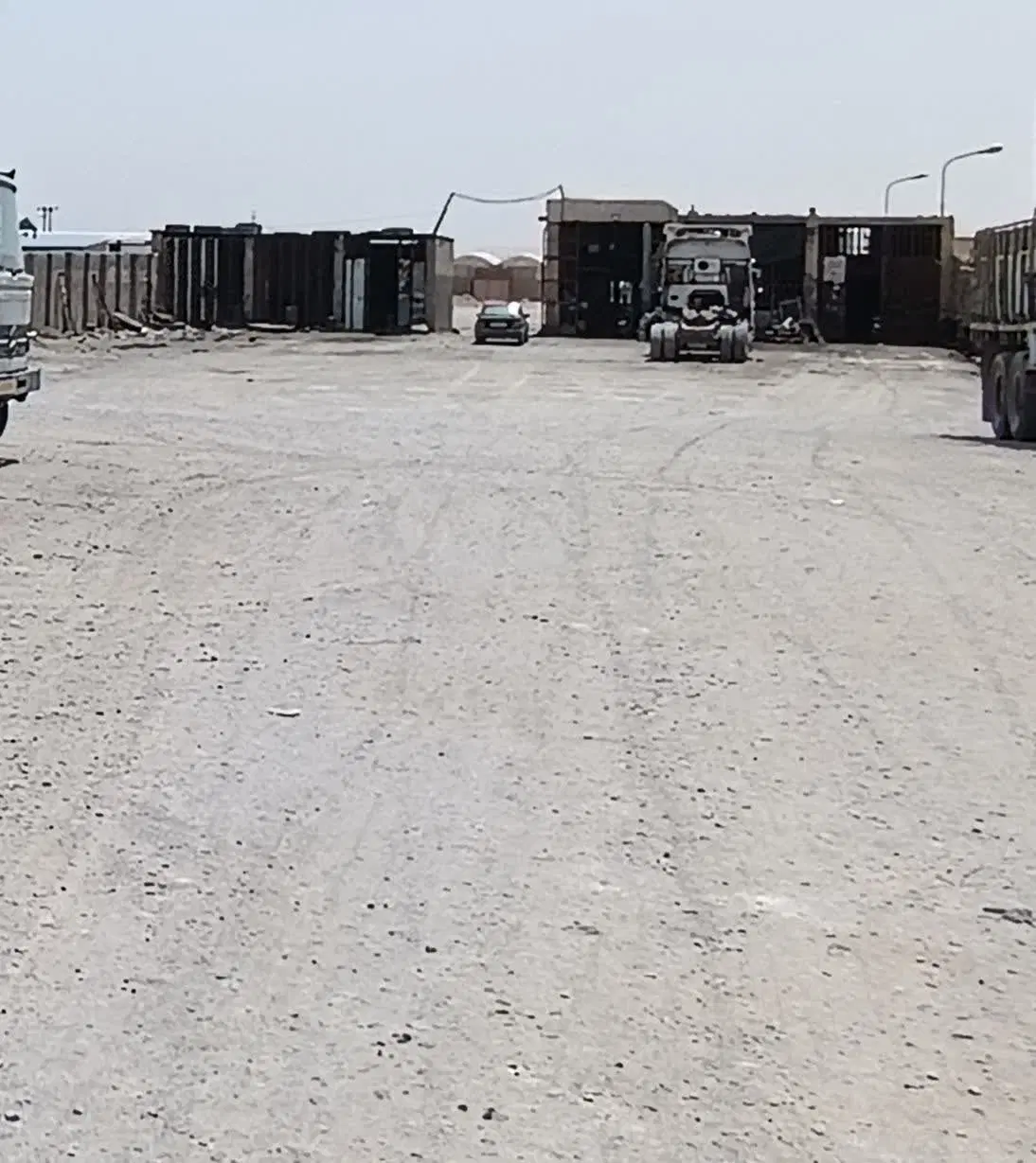 ملک تجاری لب جاده اصلی