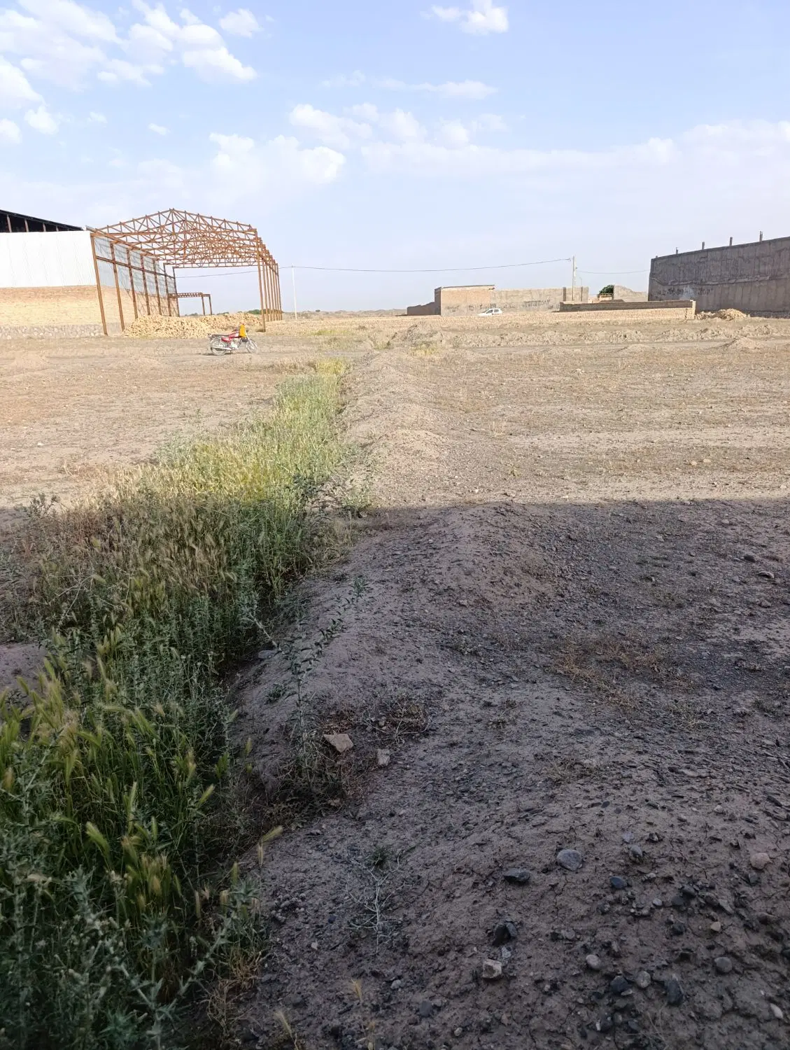 زمین فروشی