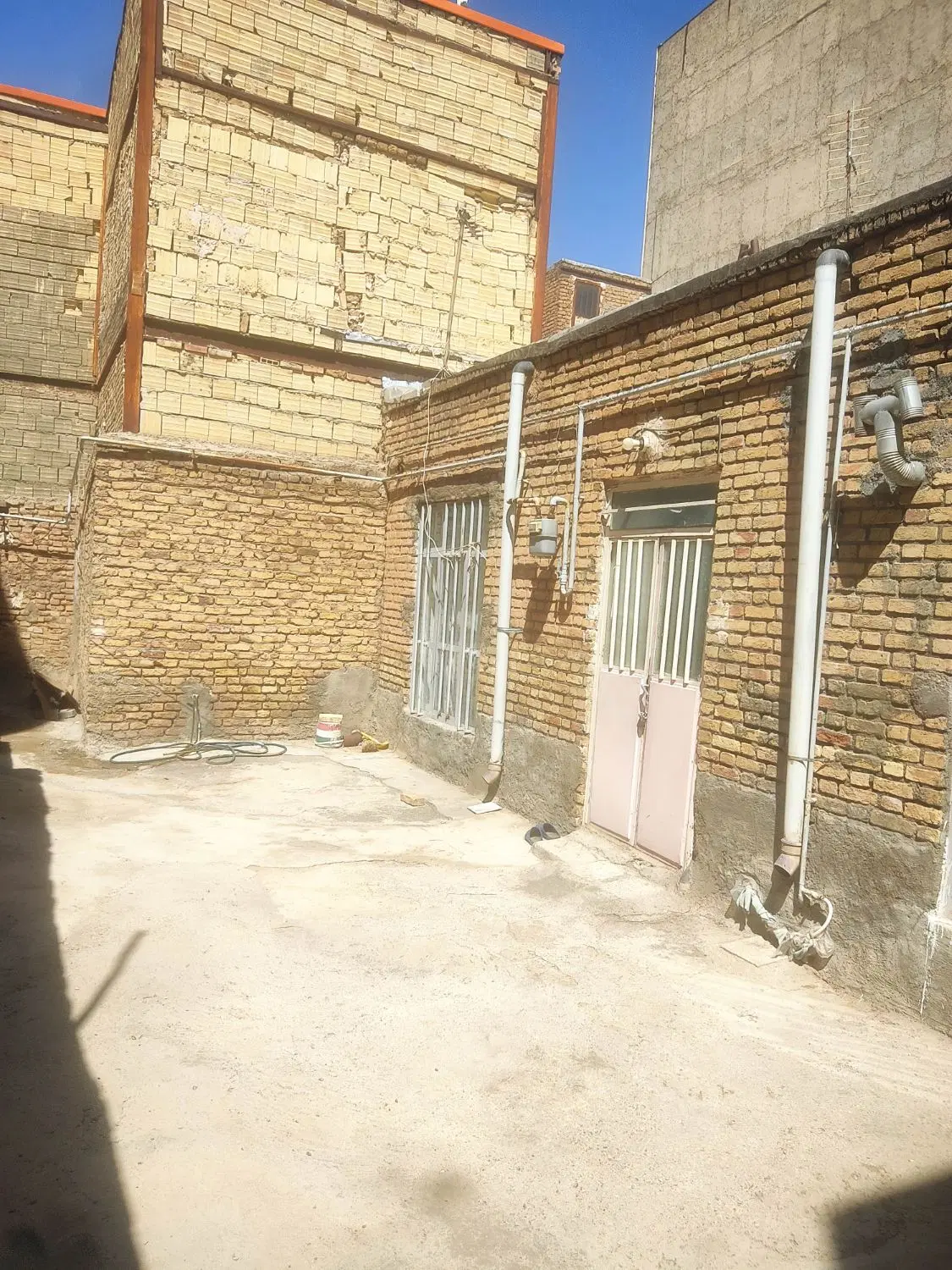 فروش حیاط و خانه
