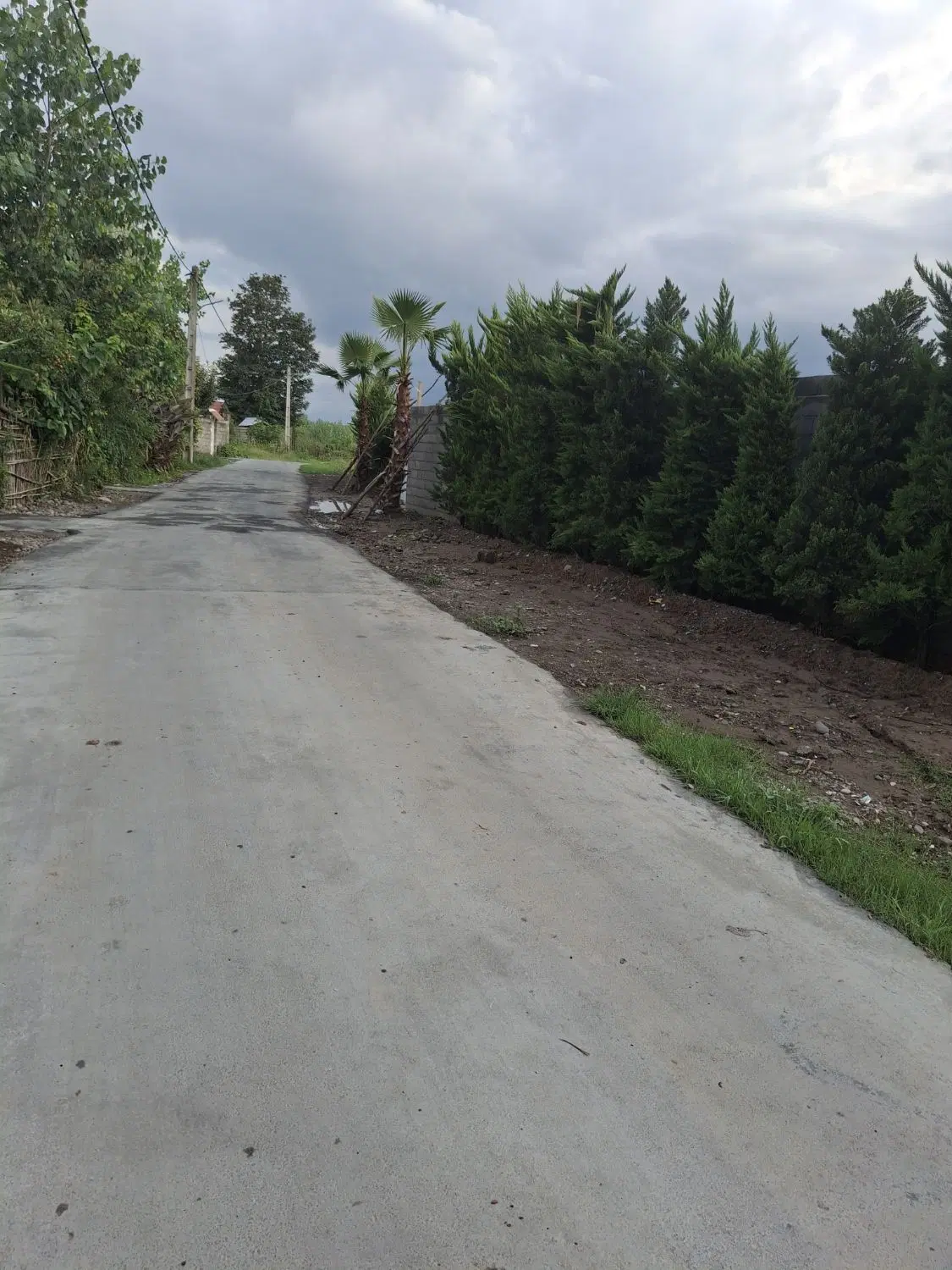 خانه ویلایی  نمیه کاره شهری
