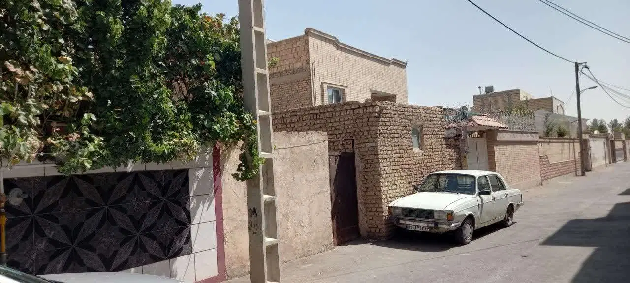 فروش فوری زمین مسکونی 197متری  درب حیاط درخورزوق