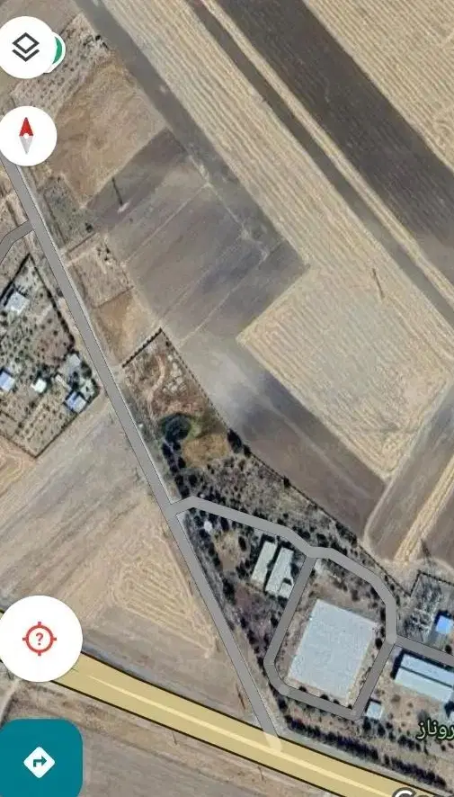 زمین ابتدای جاده کرمانشاه به روانسر