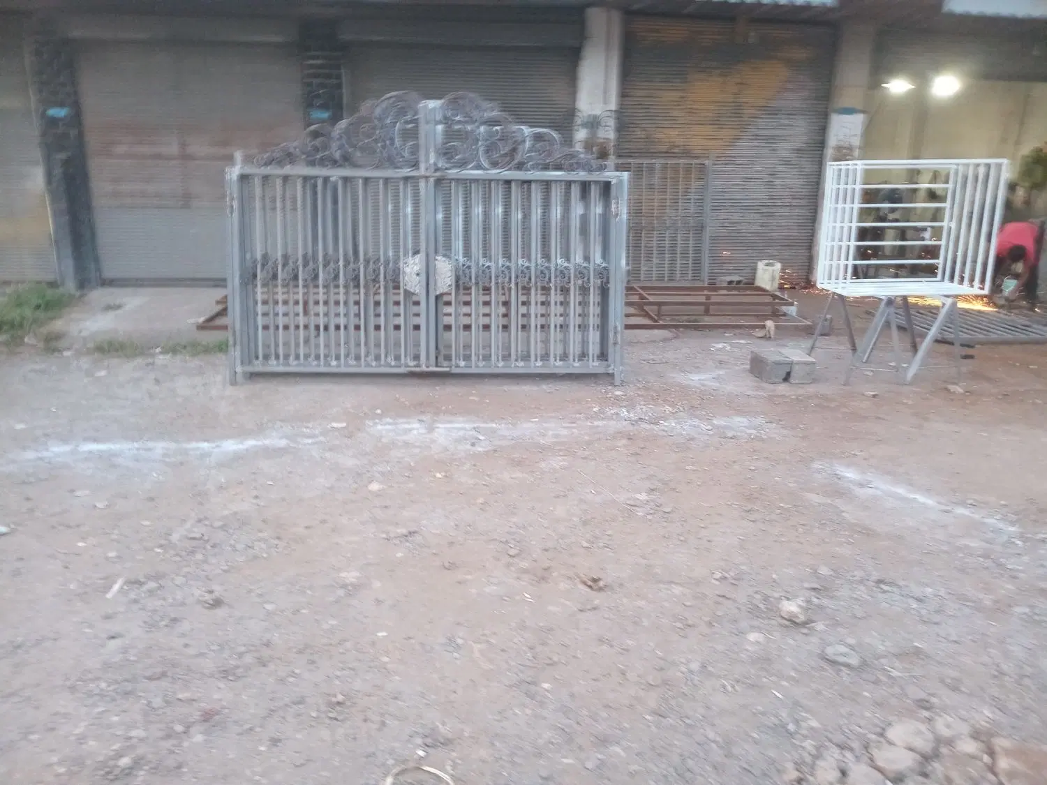 شش باب مغازه با سند ۱۲ برگی