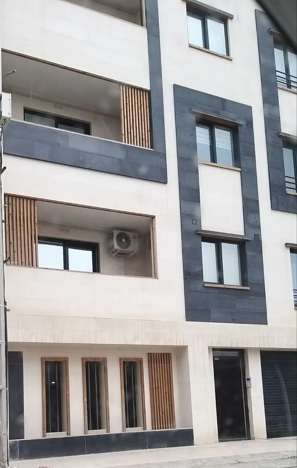 آپارتمان شیک و نوساز با متریال درجه یک