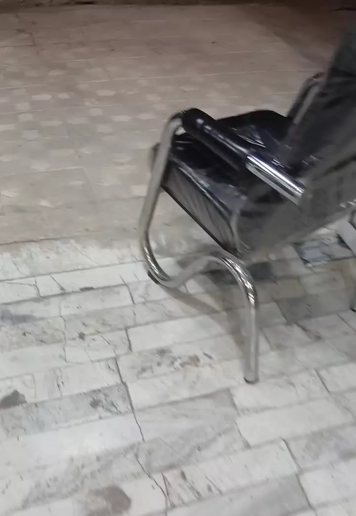 مغازه ۱۰۰ متری حاشیه بهمن ۲۶ بین بشارت ۱۴و۱۶