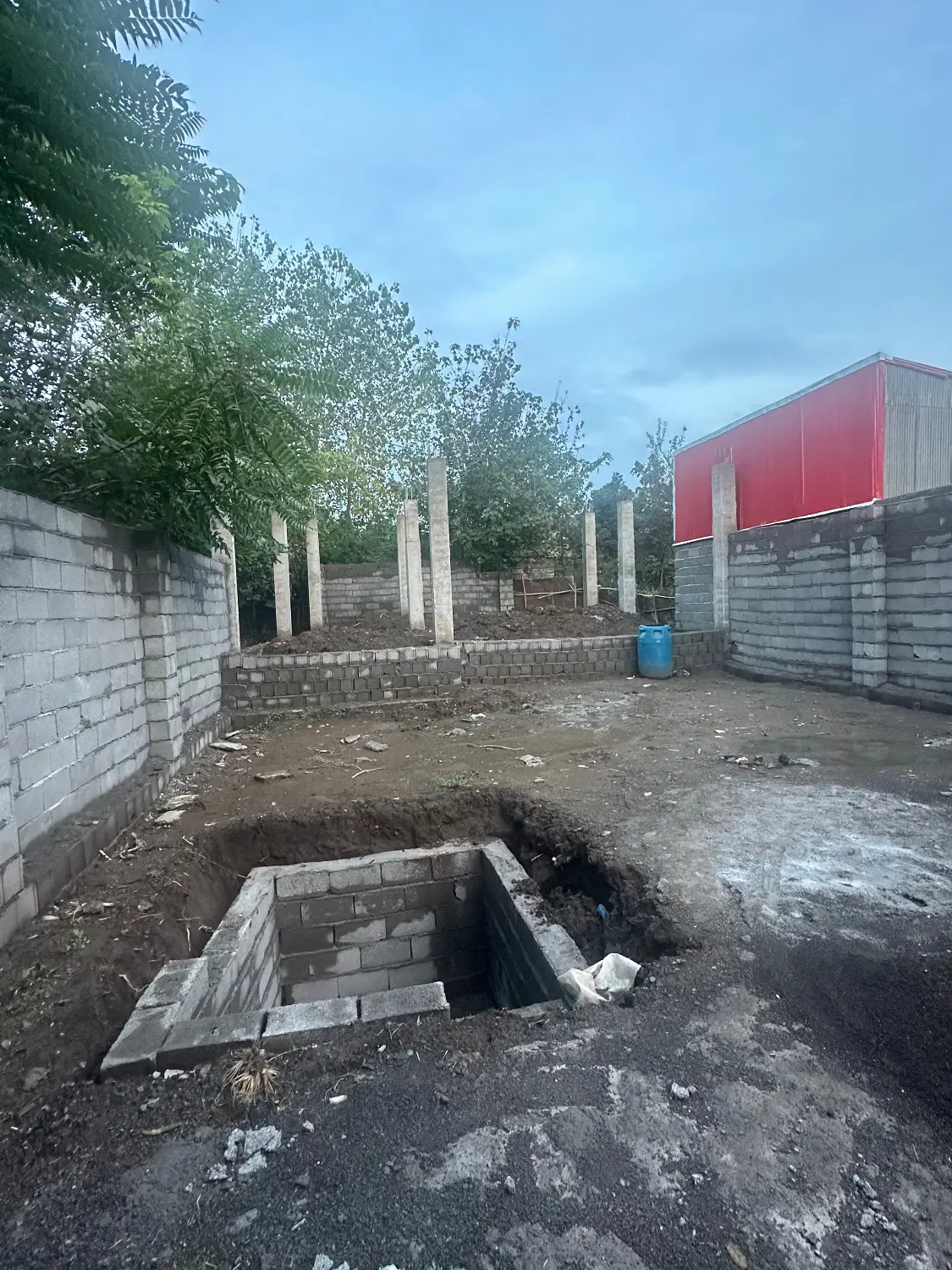 ساختمان نیمه کاره