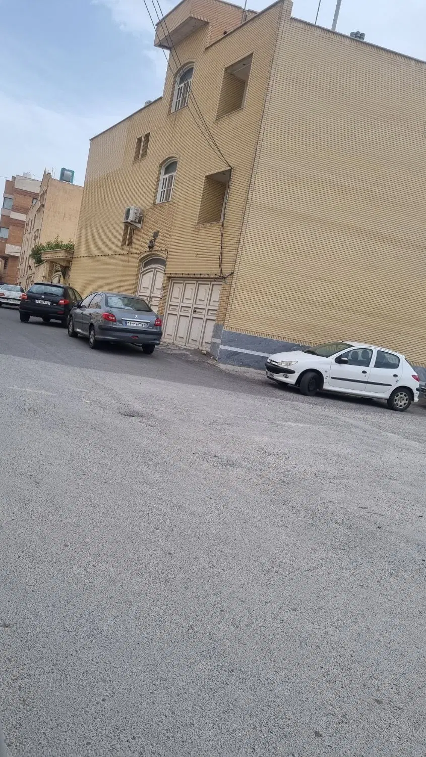 خانه ۲۱۰ متری شمالی محدود ه ۱۲ فروردین