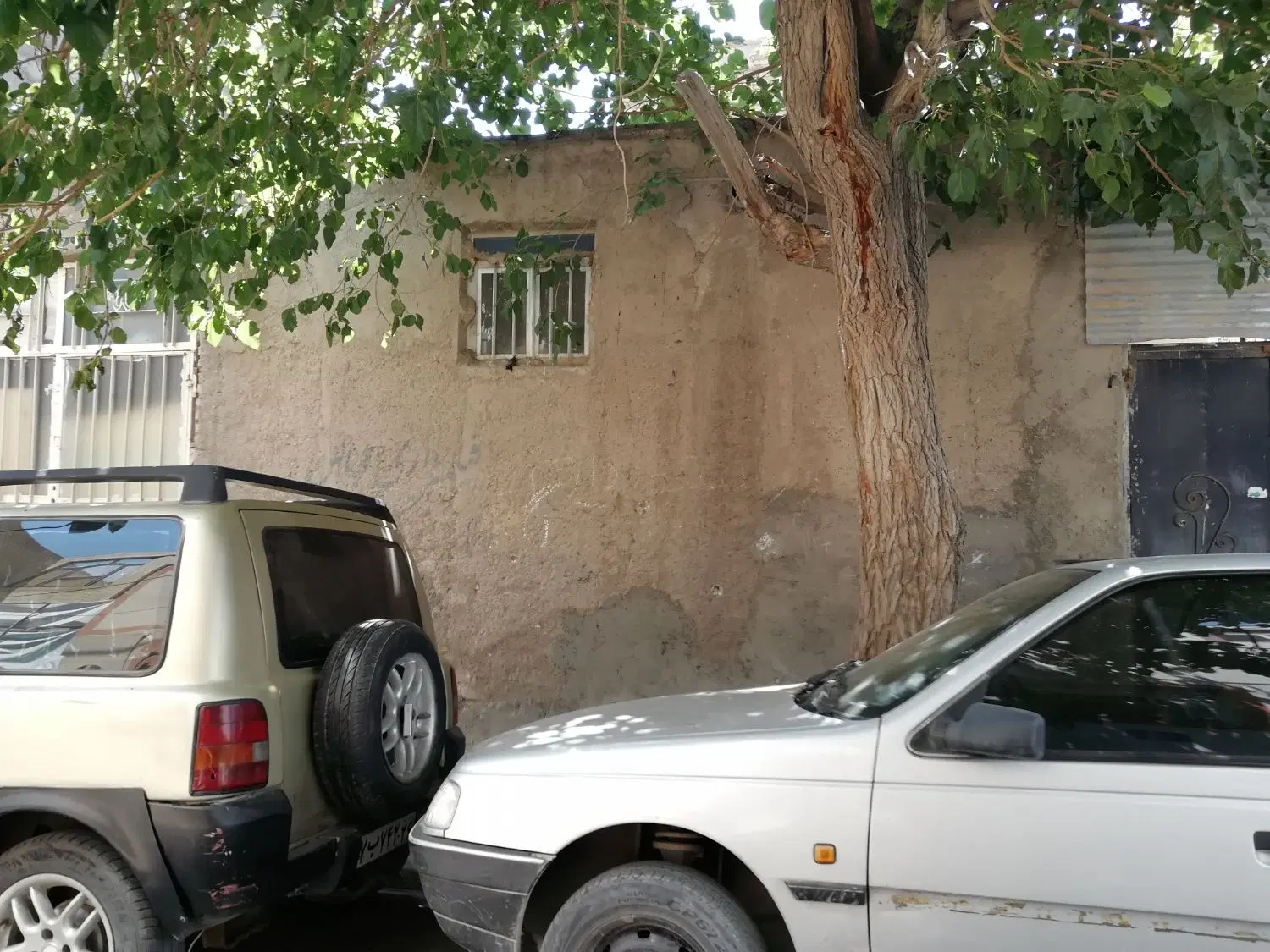 خونه ویلایی حاشیه10_5متر طول حدودا8متر طبرسی30