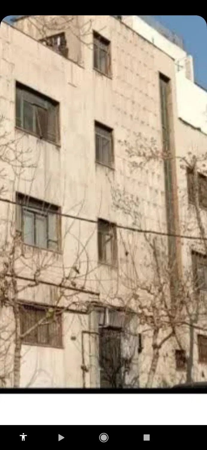 زمین  گلنگی با سه طبقه بنا