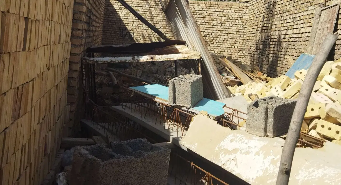 خانه نیمه ساخت