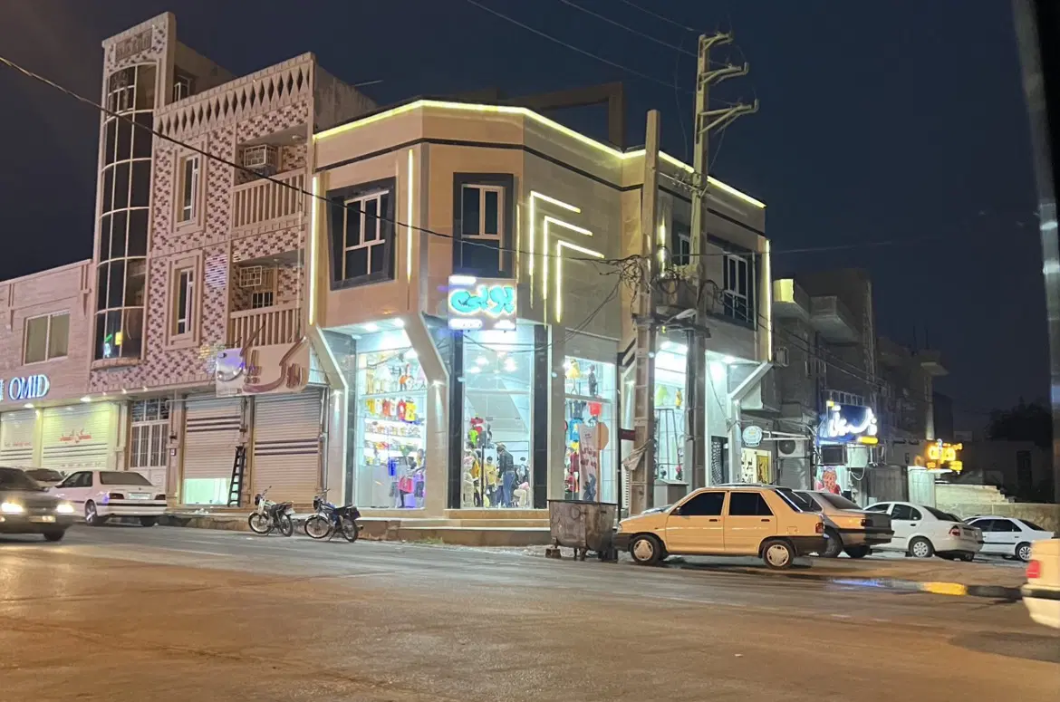 رهن و اجاره مغازه ۹۰ متری طبقه اول دو نبش خ معلم