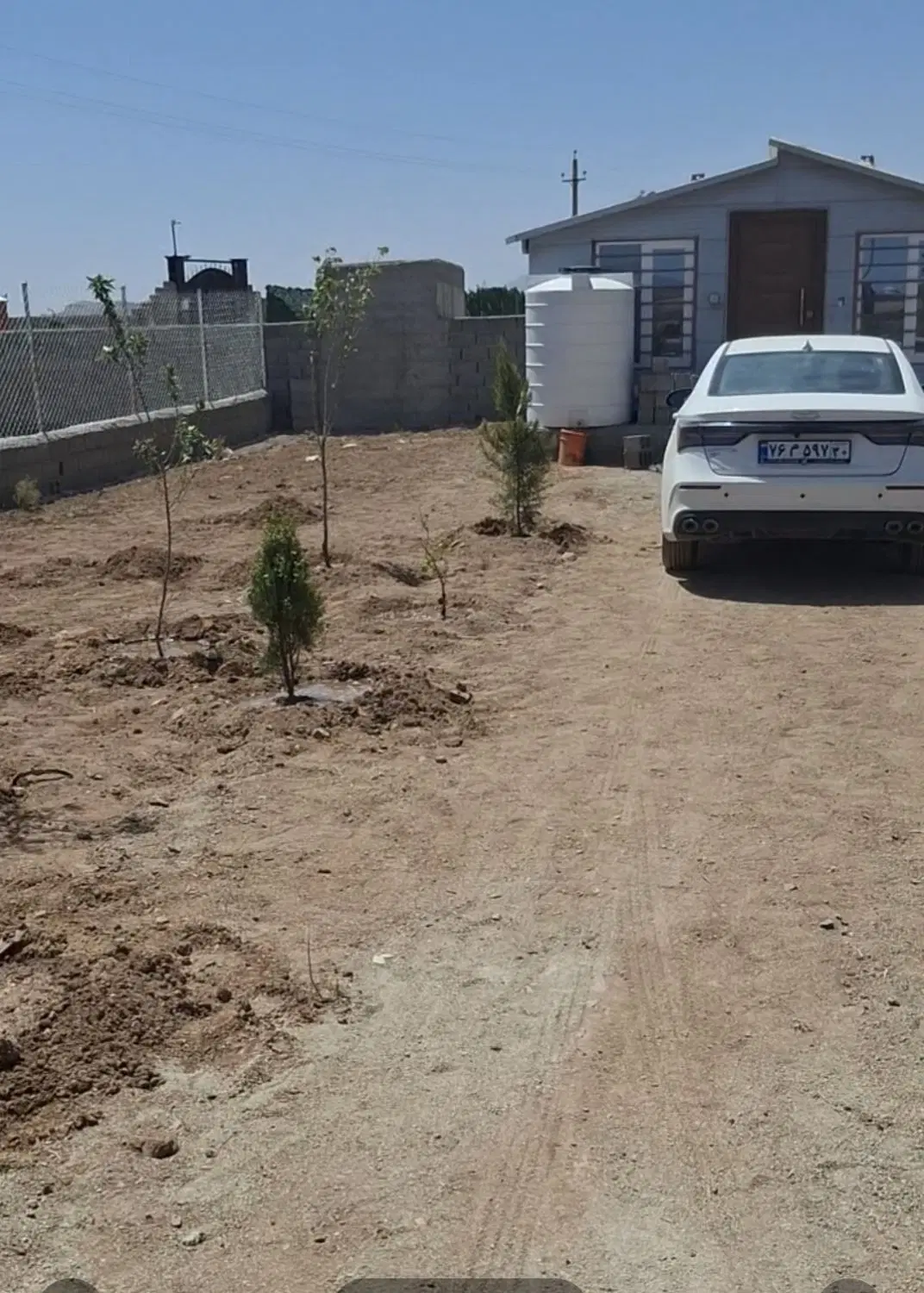 باغ 370متری با برق در شهرک با نگهبان و قیمت مناسب