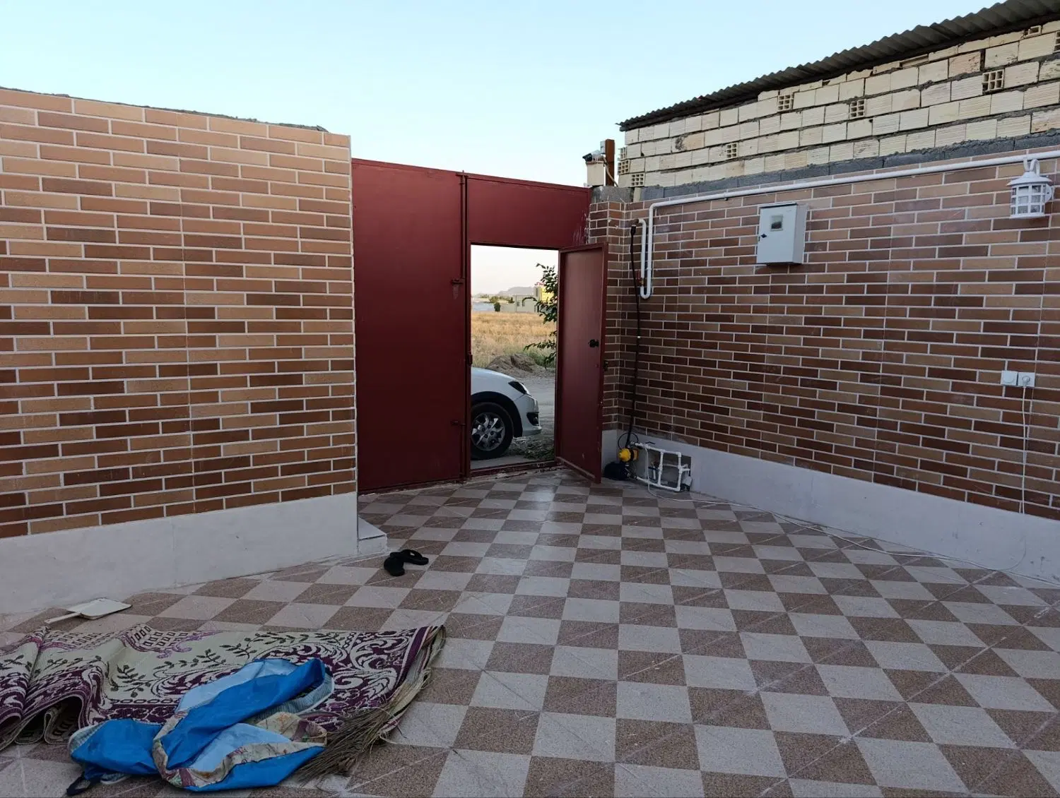 یه ملکی دارم درجه یک نو ساز ۱۶۰ متر زیر بنا