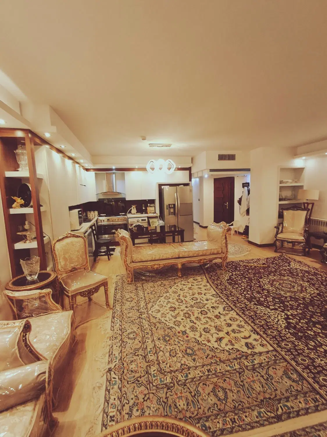 آپارتمان ۱۳۷متر۳ خواب بین بلوار لاهور و دشتستان