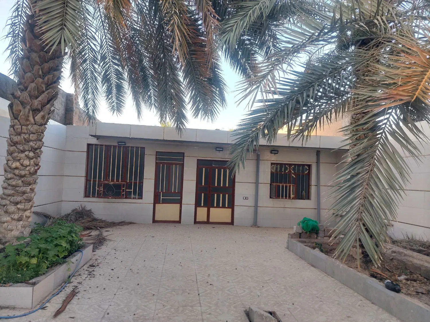یک واحد مسکونی ویلایی ۲۴۰متر