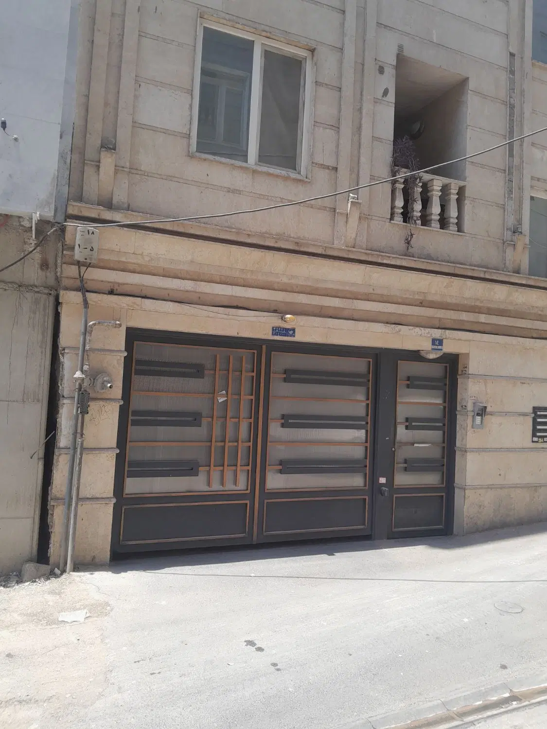 ۸۴ متری طبقه ۴ دوخواب با پارکینگ حیاطی