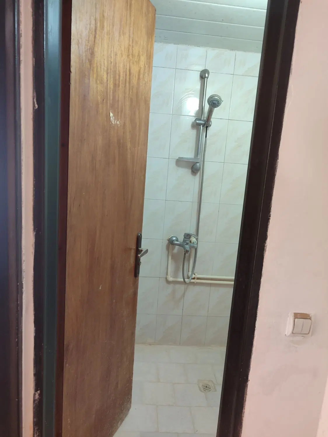 واحد ۸۵متری طبقه دوم.دوخواب . پارکینگ.اسانسور