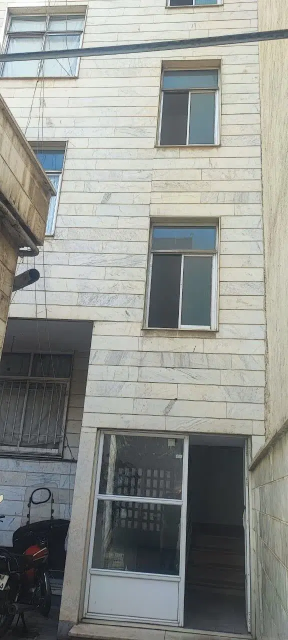 ۴۰ متر طبقه همکف
