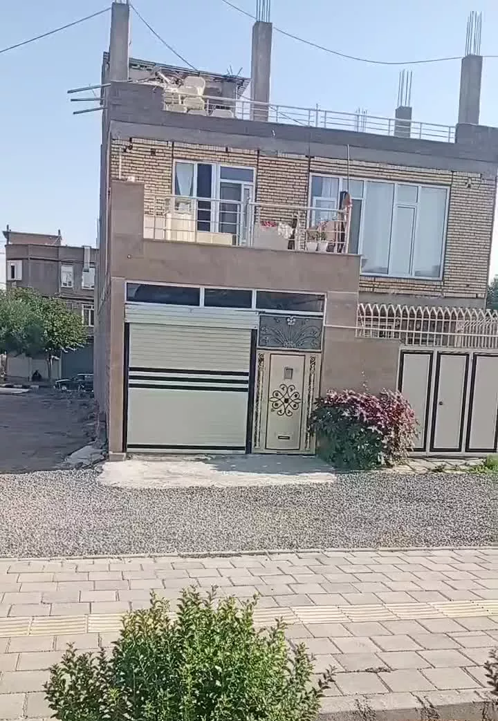 خانه دو طبقه بتونی