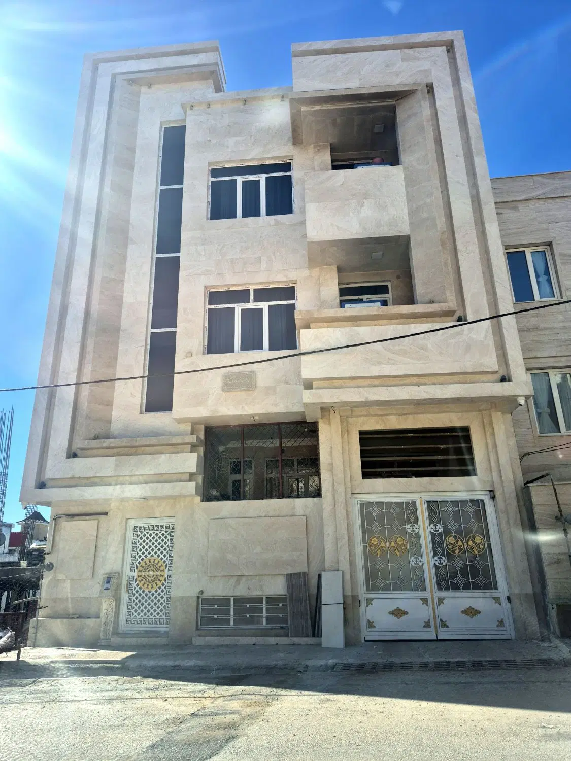 آپارتمان، طبقه همکف