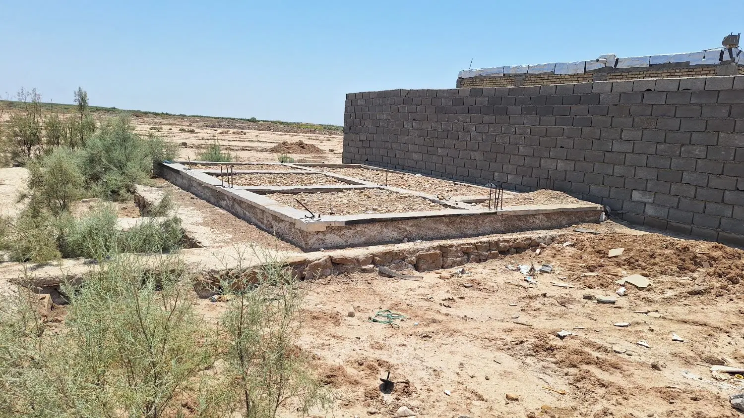 یک قعطه زمین واقع در شهرک مدنی