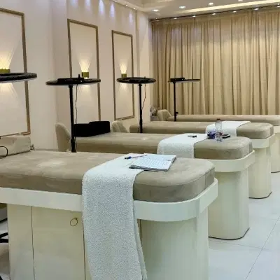 اجاره اتاق و میز ناخن