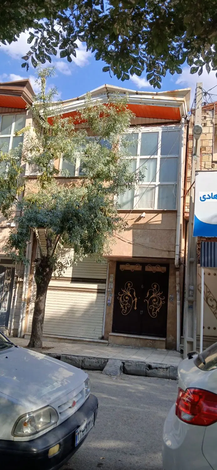 خانه مغازه بر خیابان حافظیه