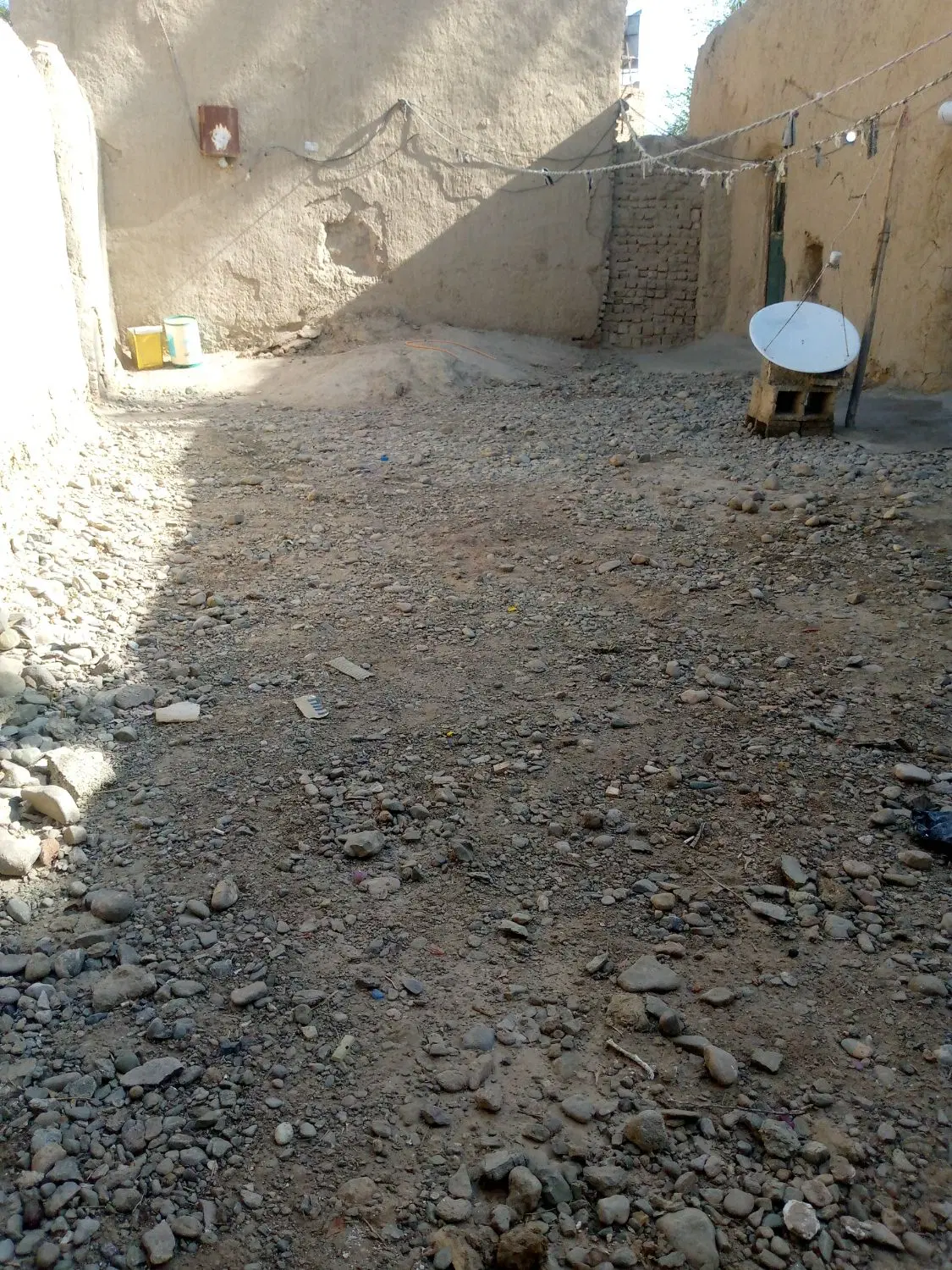 زمین طلا وسط شهر