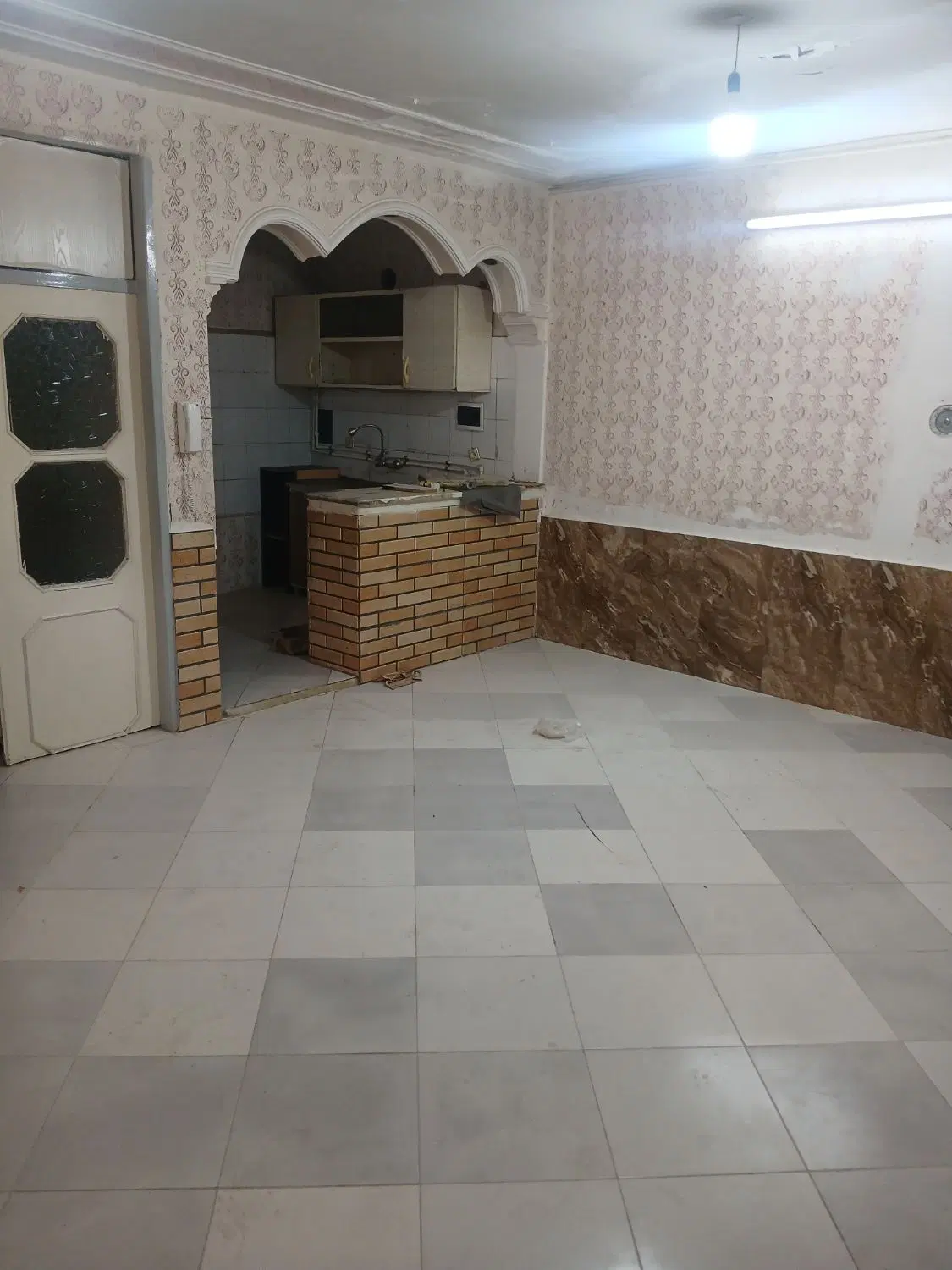 یک واحد ۵۰ متری  طبقه همکف
