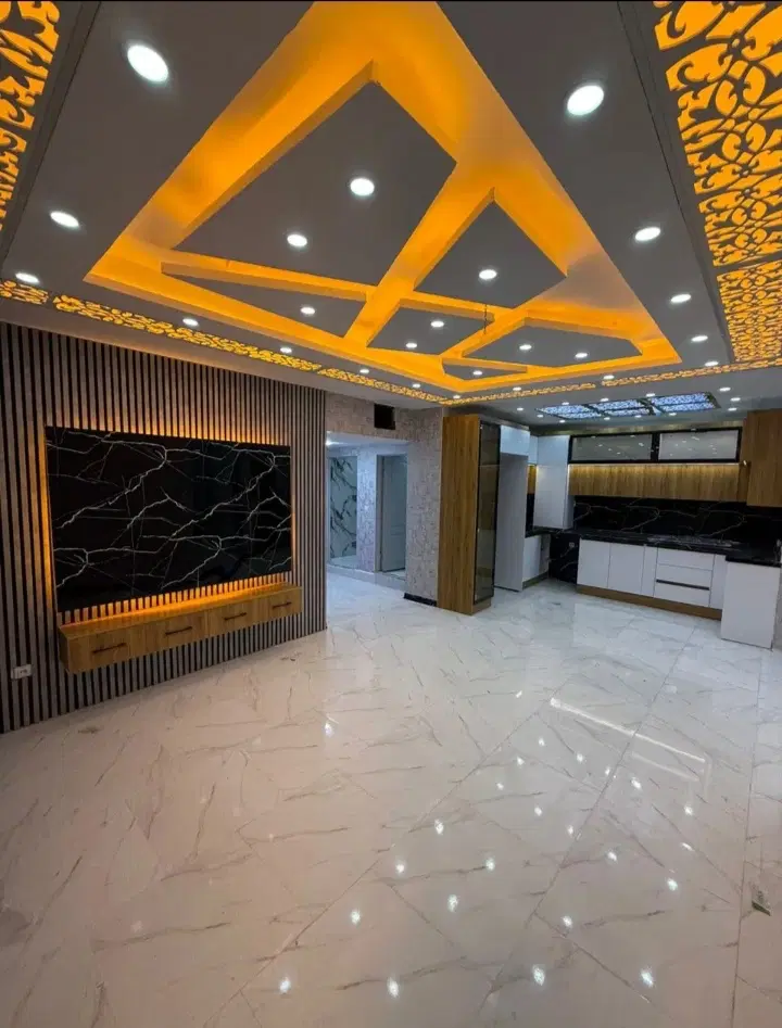 اپارتمان فاز ۶ شمال_۱۰۰متر_غرق در نور