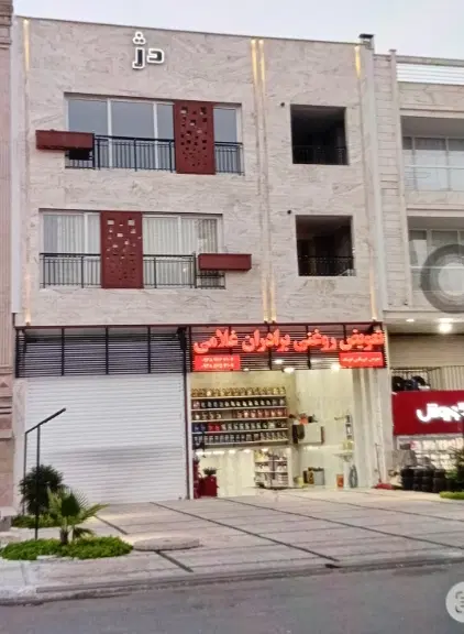فروش مغازه تجاری بر خیابان اصلی صدرا