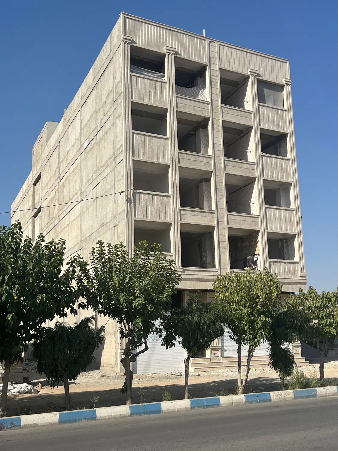 اپارتمان ۱۲۰متر کمالشهر بر شورای شهر سنددار