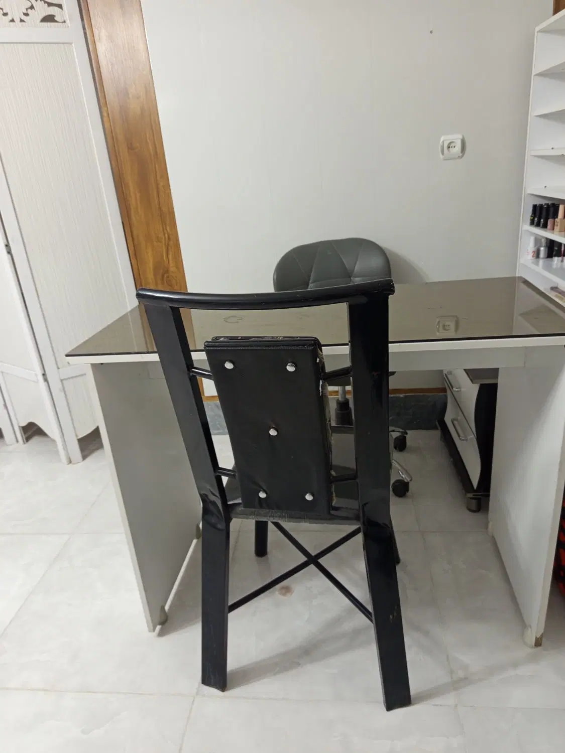 اجاره دوعدد میز ناخن