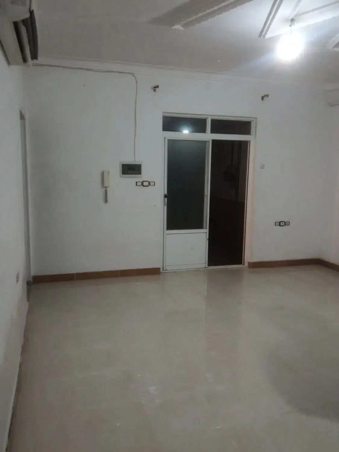 رهن کامل آپارتمان 70 متری روی کف کرسی با پارکینگ
