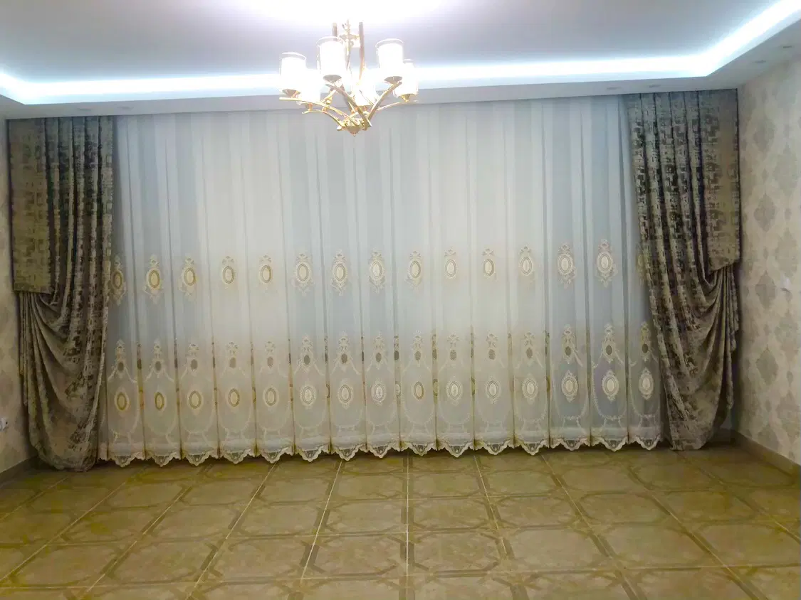 آپارتمان ، طبقه اول ، دو کله