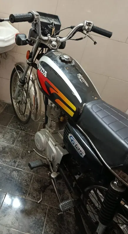 پارکینگ کوچک برای موتور