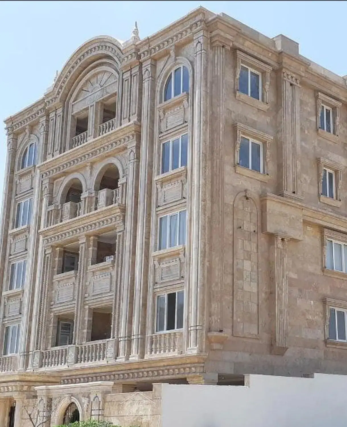 ۲۷۰ متر زمین با پروانه ۴ طبقه ۵ سقف‌ گشایش پردیسان