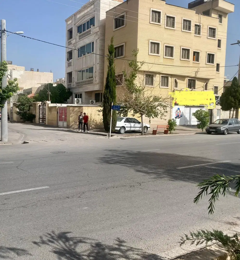 مغازه تجاری برروی بلوارسرباز