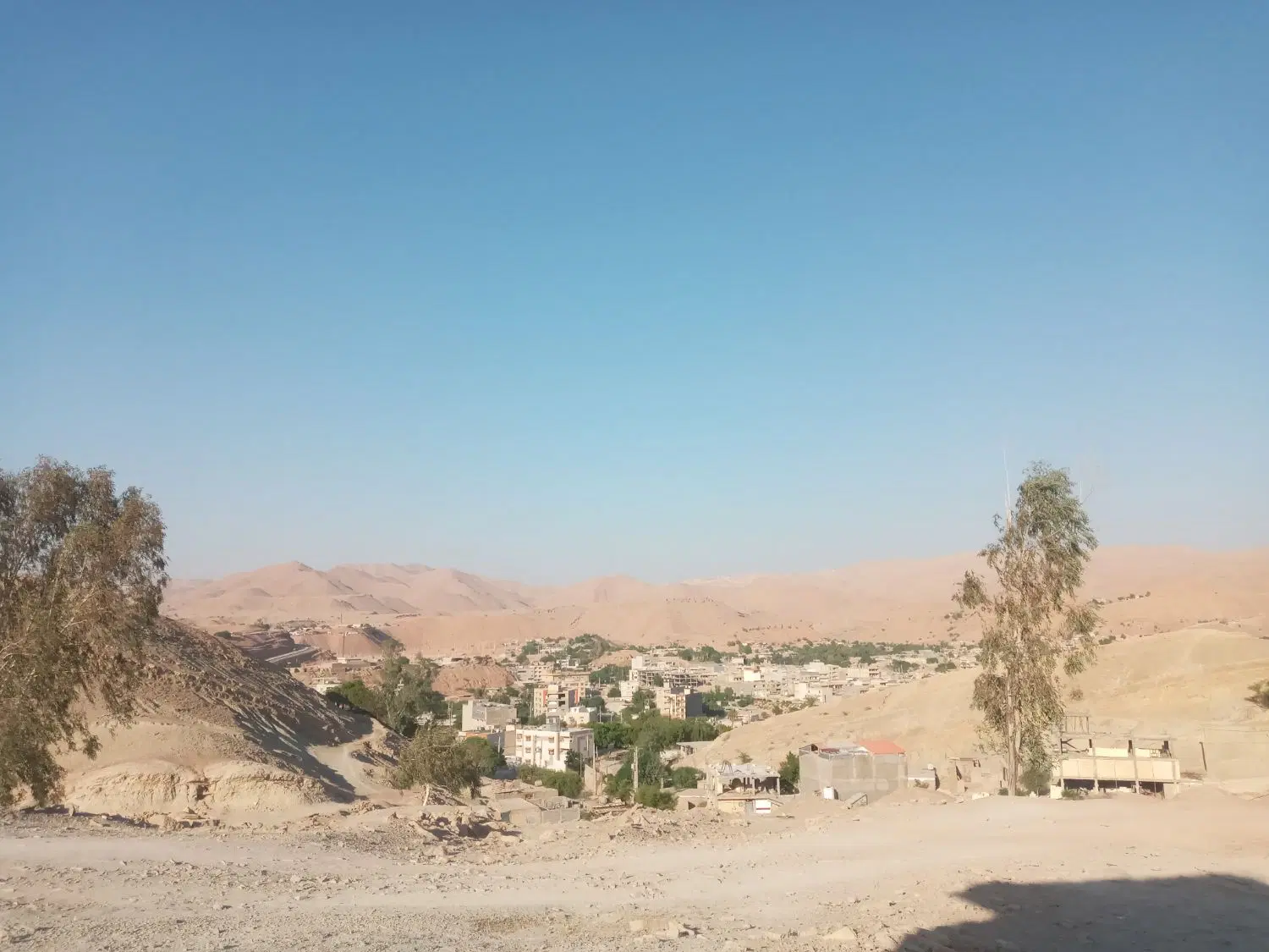 زمین حراج