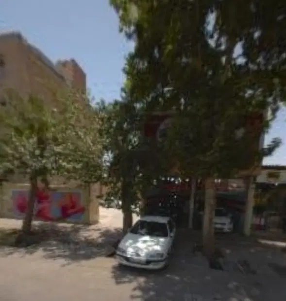 اجاره ۲ باب مغازه و گاراژ جنب مدرسه هجرت